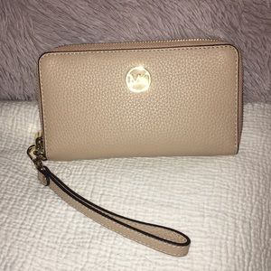 Michael Kors Jet Set Wallet